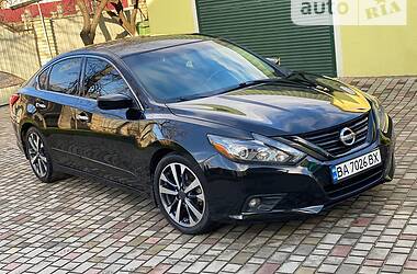 Седан Nissan Altima 2016 в Киеве