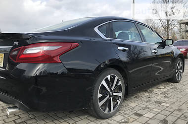 Седан Nissan Altima 2018 в Львове