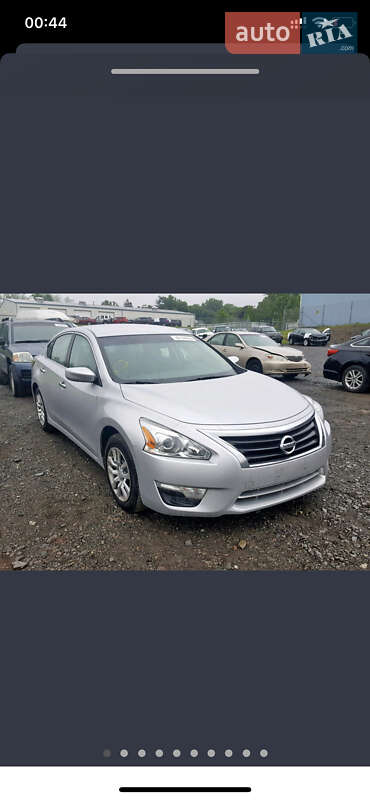 Седан Nissan Altima 2015 в Ивано-Франковске