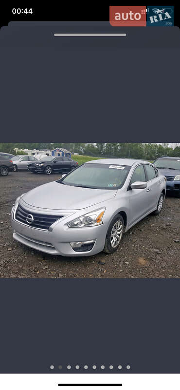 Седан Nissan Altima 2015 в Ивано-Франковске