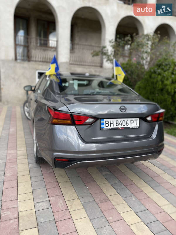 Седан Nissan Altima 2019 в Виноградові