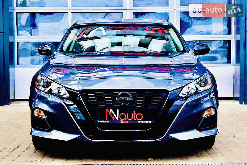 Седан Nissan Altima 2019 в Виноградові