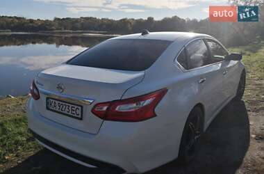 Седан Nissan Altima 2016 в 