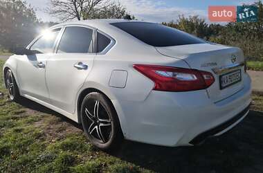 Седан Nissan Altima 2016 в 