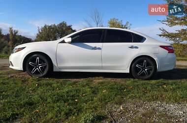 Седан Nissan Altima 2016 в 