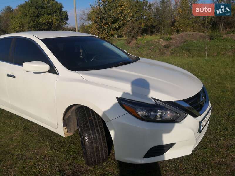 Седан Nissan Altima 2016 в Жовтих Водах
