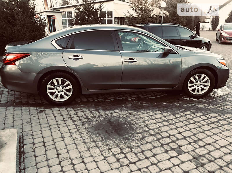 Седан Nissan Altima 2017 в Виннице