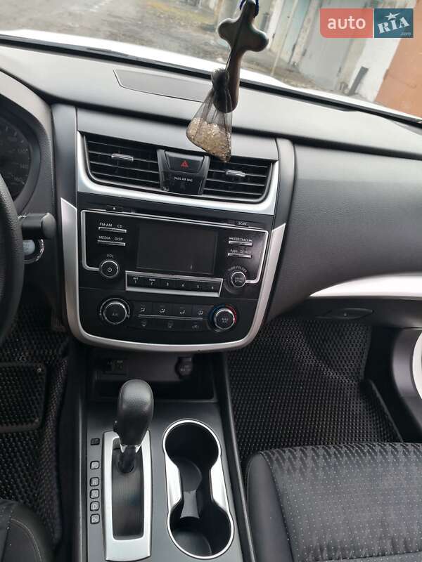 Седан Nissan Altima 2016 в Жовтих Водах