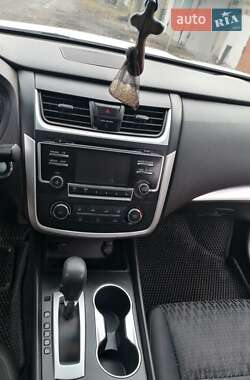 Седан Nissan Altima 2016 в 