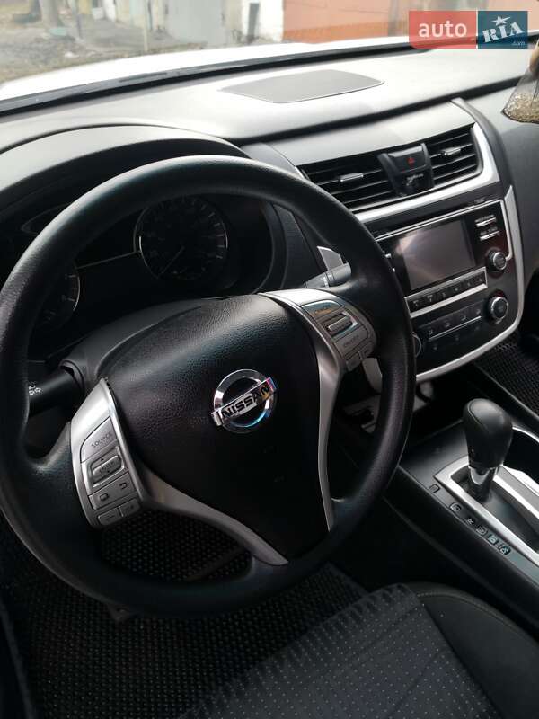 Седан Nissan Altima 2016 в Жовтих Водах