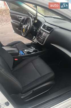 Седан Nissan Altima 2016 в 