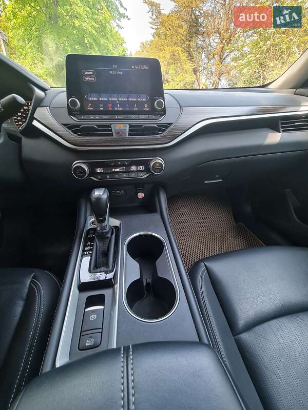 Седан Nissan Altima 2019 в Ровно