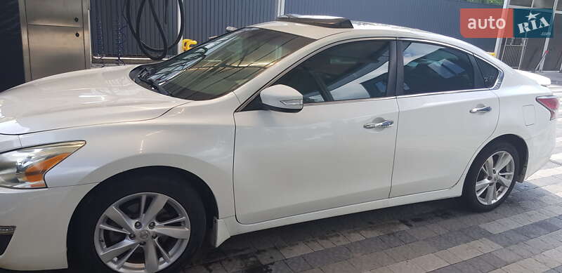Седан Nissan Altima 2014 в Василькове