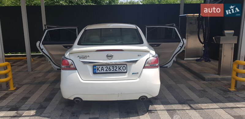 Седан Nissan Altima 2014 в Василькове