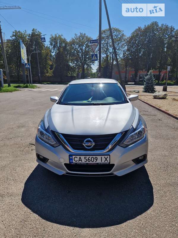Седан Nissan Altima 2016 в Черкасах