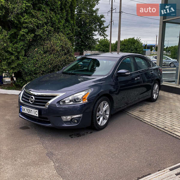 Nissan Altima 2012