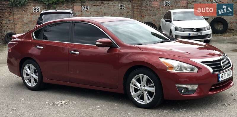 Седан Nissan Altima 2012 в Новомосковську