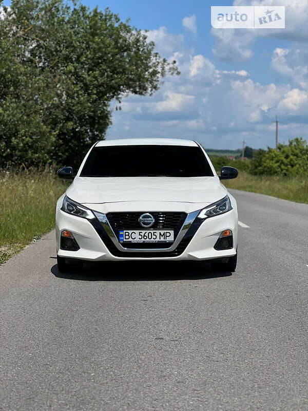 Седан Nissan Altima 2018 в Львове