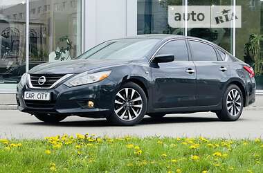 Седан Nissan Altima 2016 в Киеве