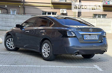 Седан Nissan Altima 2013 в Ужгороде