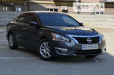 Седан Nissan Altima 2013 в Ужгороде