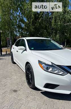 Седан Nissan Altima 2017 в Стрию