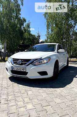 Седан Nissan Altima 2017 в Стрию