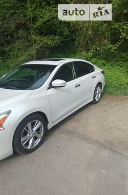 Седан Nissan Altima 2014 в Львове