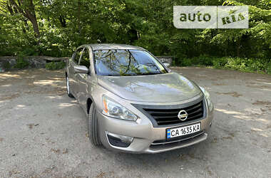 Седан Nissan Altima 2013 в Корсуне-Шевченковском