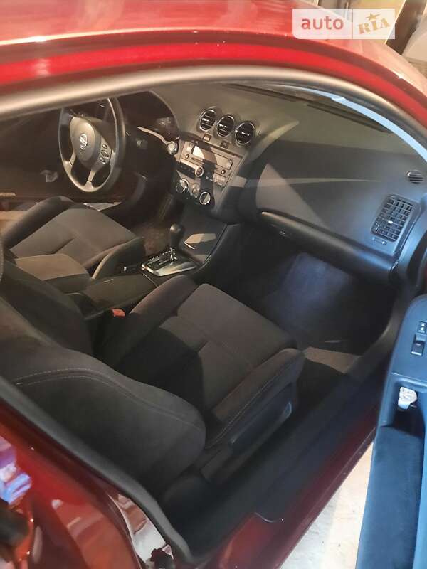 Купе Nissan Altima 2013 в Чорткові