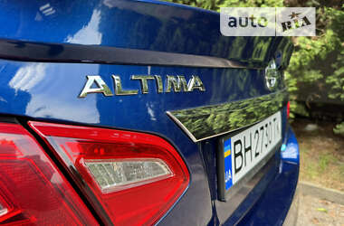 Седан Nissan Altima 2016 в Ровно