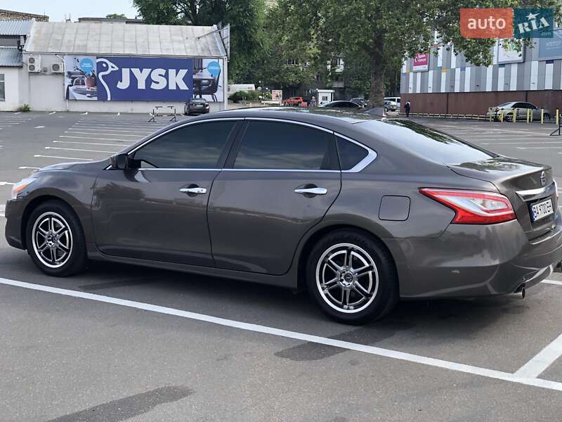 Седан Nissan Altima 2013 в Одесі