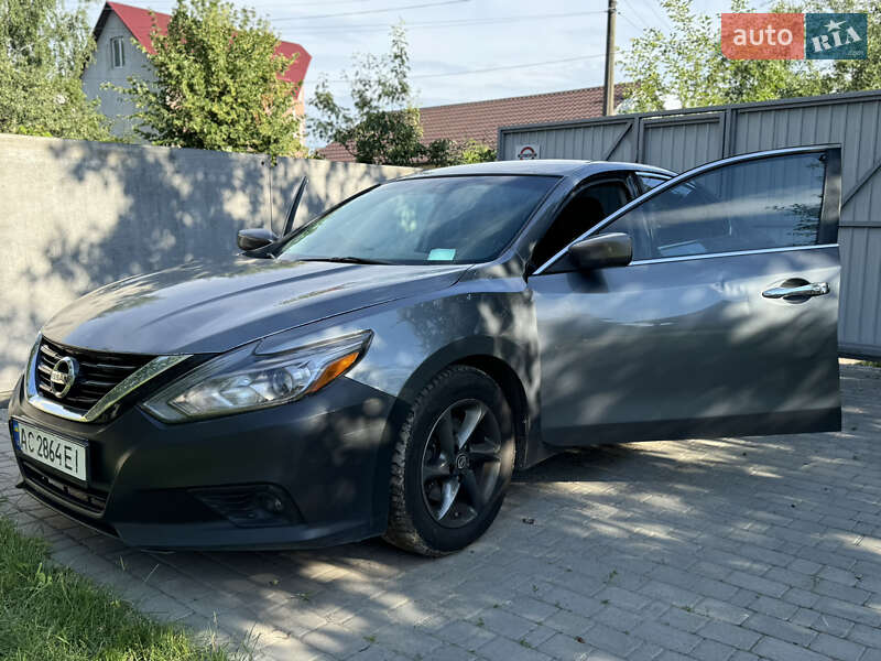 Седан Nissan Altima 2017 в Луцке