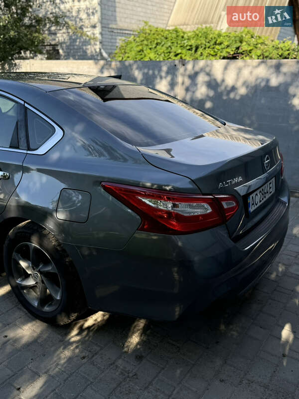 Седан Nissan Altima 2017 в Луцке