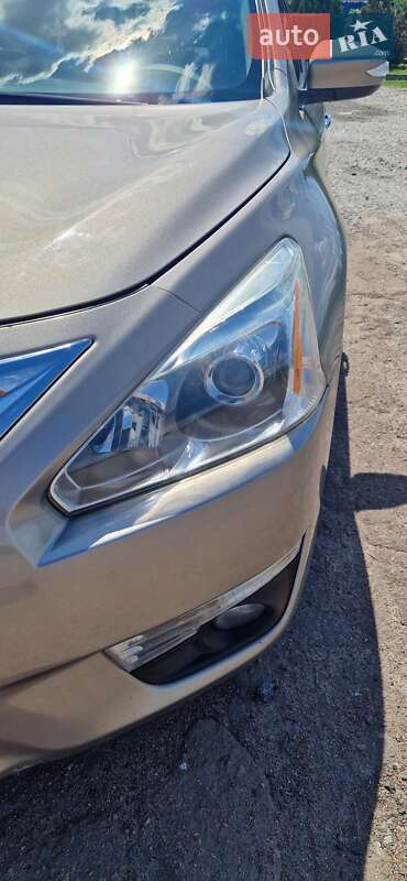 Седан Nissan Altima 2014 в Заводське