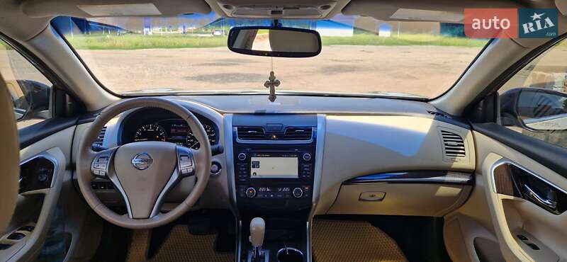 Седан Nissan Altima 2014 в Заводське