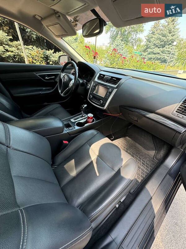 Седан Nissan Altima 2017 в Запоріжжі