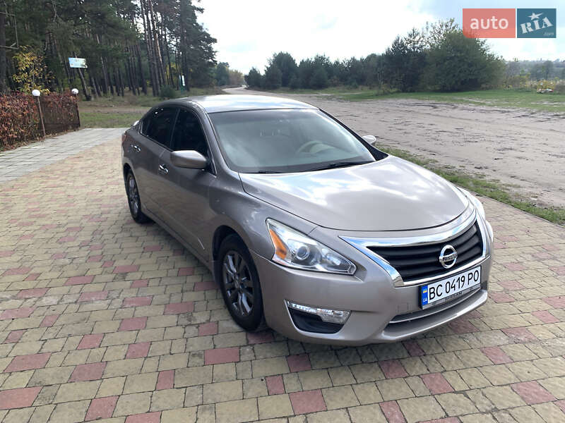 Седан Nissan Altima 2015 в Золочеві