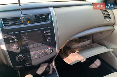 Седан Nissan Altima 2015 в 
