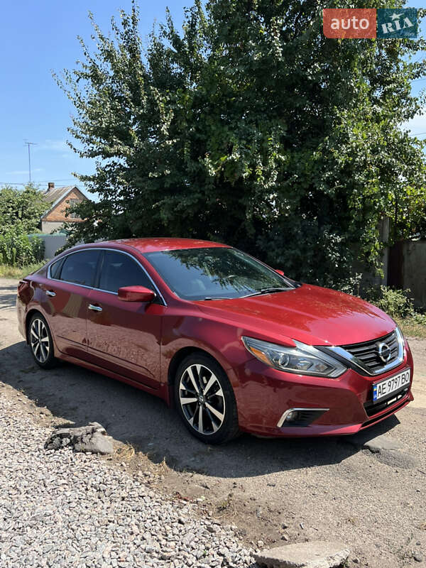 Седан Nissan Altima 2017 в Нікополі
