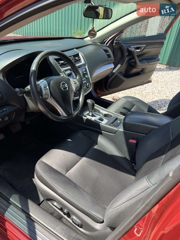 Седан Nissan Altima 2017 в Нікополі