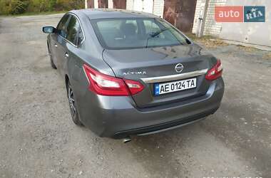 Седан Nissan Altima 2016 в 