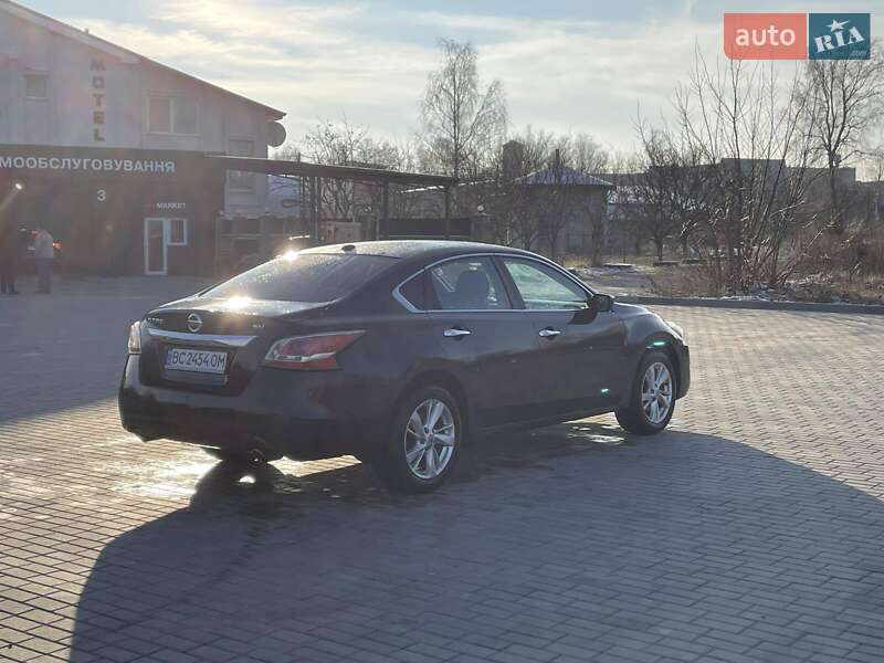 Седан Nissan Altima 2015 в Сокалі
