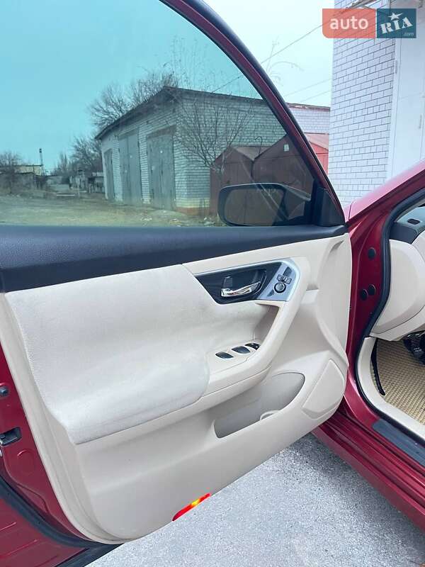 Седан Nissan Altima 2014 в Днепре