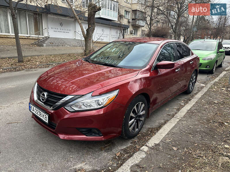 Седан Nissan Altima 2016 в Киеве