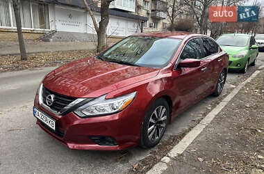 Седан Nissan Altima 2016 в Киеве