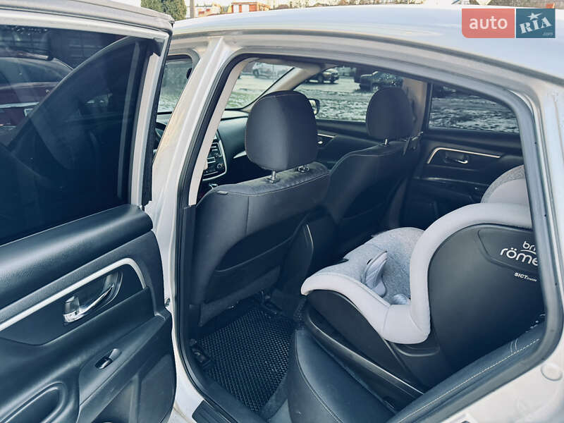 Седан Nissan Altima 2018 в Львове