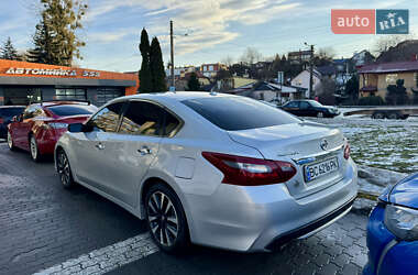 Седан Nissan Altima 2018 в Львове