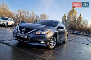 Седан Nissan Altima 2017 в Днепре