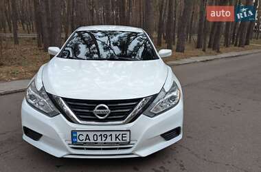 Седан Nissan Altima 2016 в Черкассах